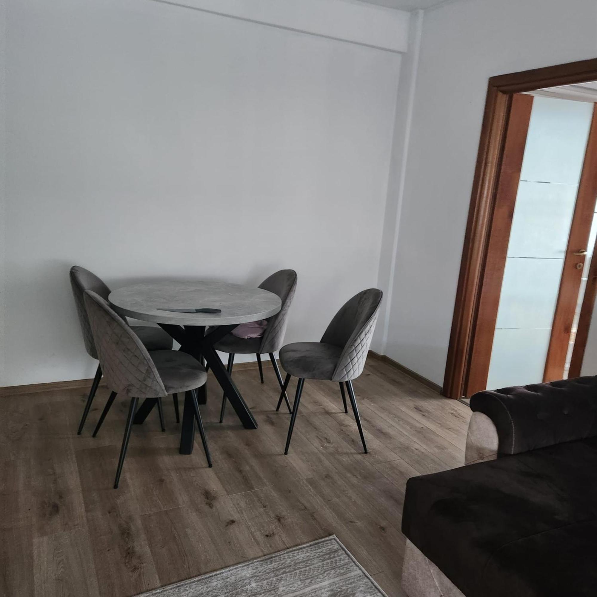 Central Trei Camere Бакэу Экстерьер фото